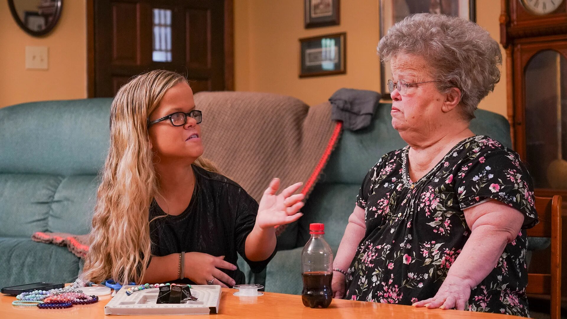 7 Little Johnstons S16E3 An Empty Seat at the Table