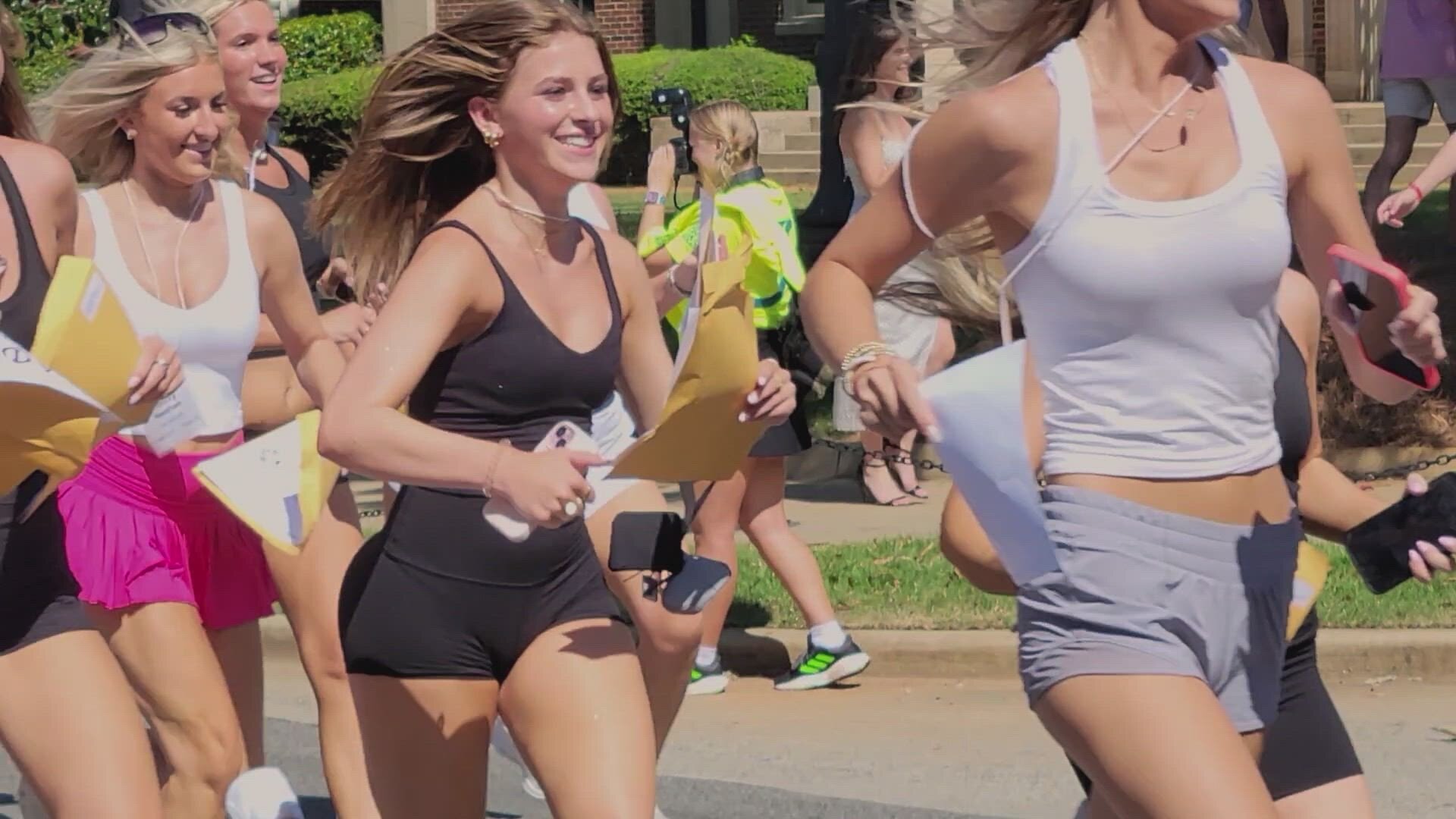 A Sorority Mom's Guide to Rush S1E10 No Pref, No Problem