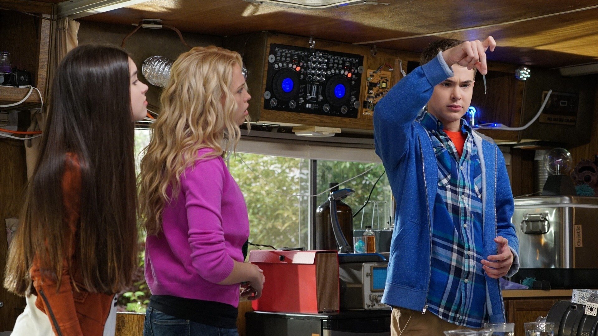 Best Friends Whenever S1E8 Jump to the Future Lab