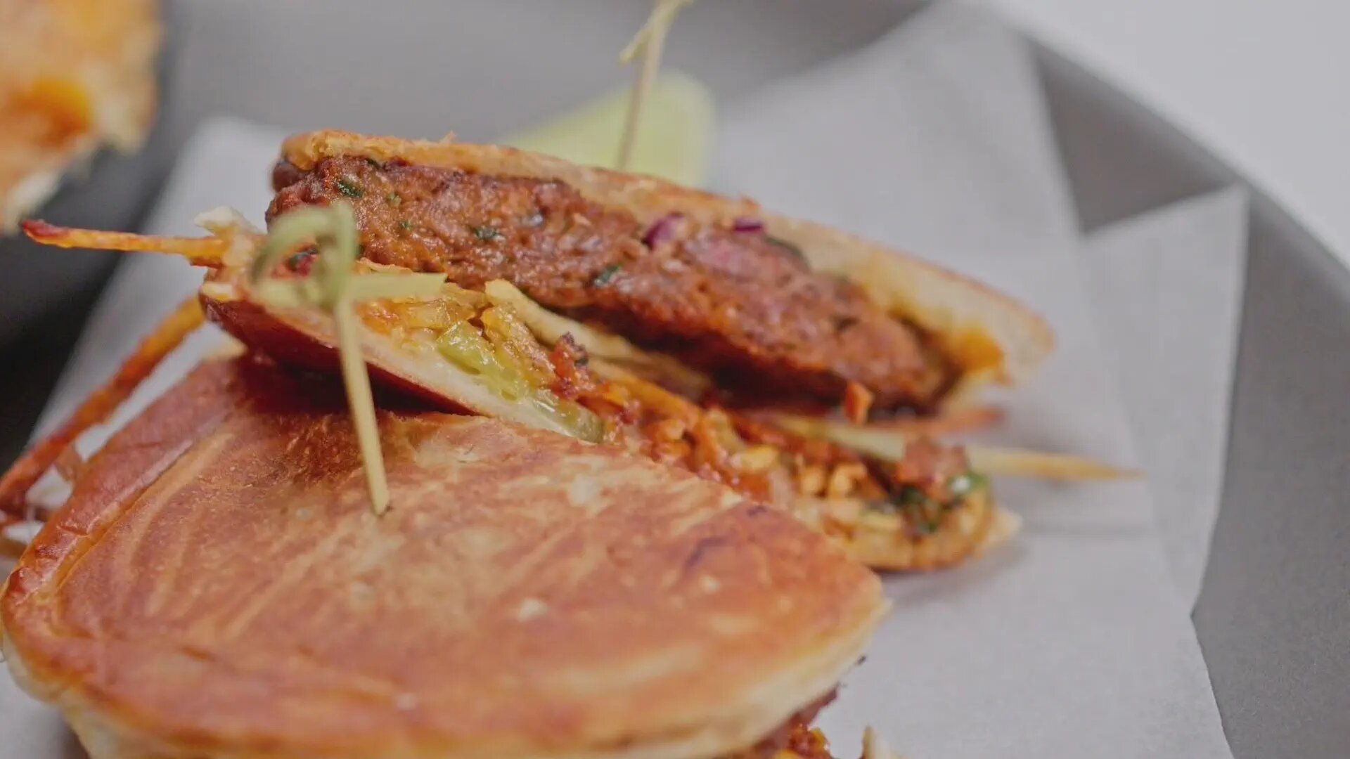 Big Burger Battle S1E2 Cheesin' for a Breezin'