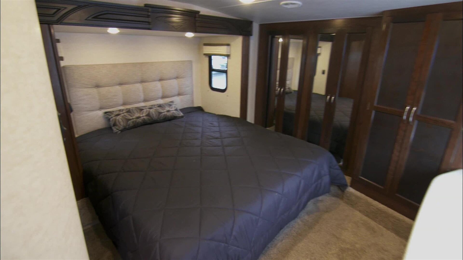 Big Time RV S4E10 Honeymoon Suite