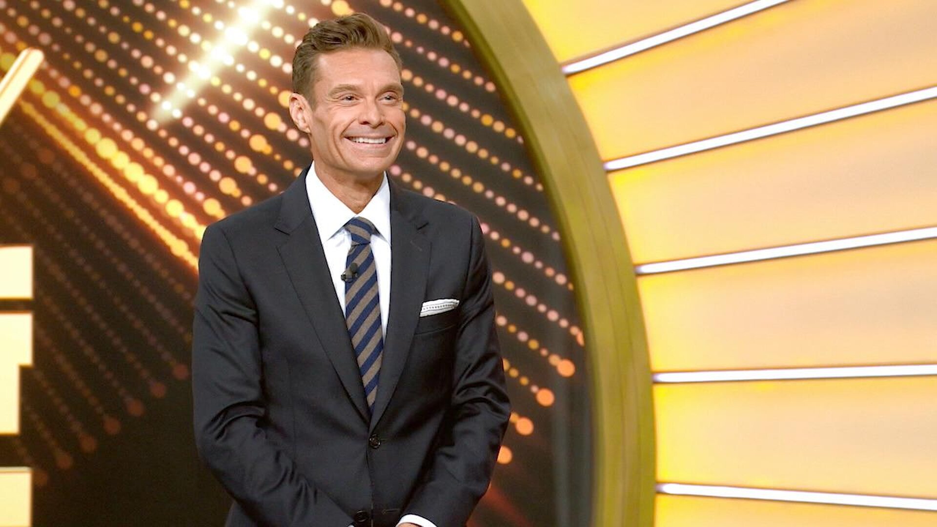 Celebrity Wheel of Fortune S6E7 Liza Koshy, Paul Walter Hauser, Phoebe Robinson