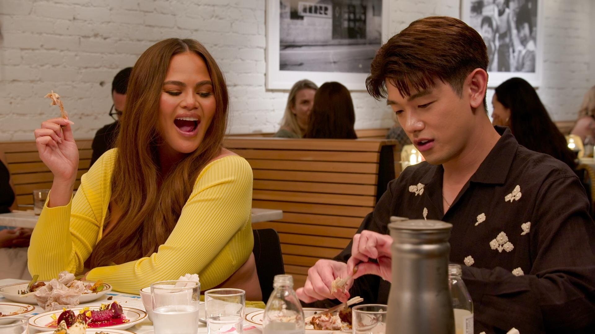 Chrissy & Dave Dine Out S1E3 Those Wings Tho!