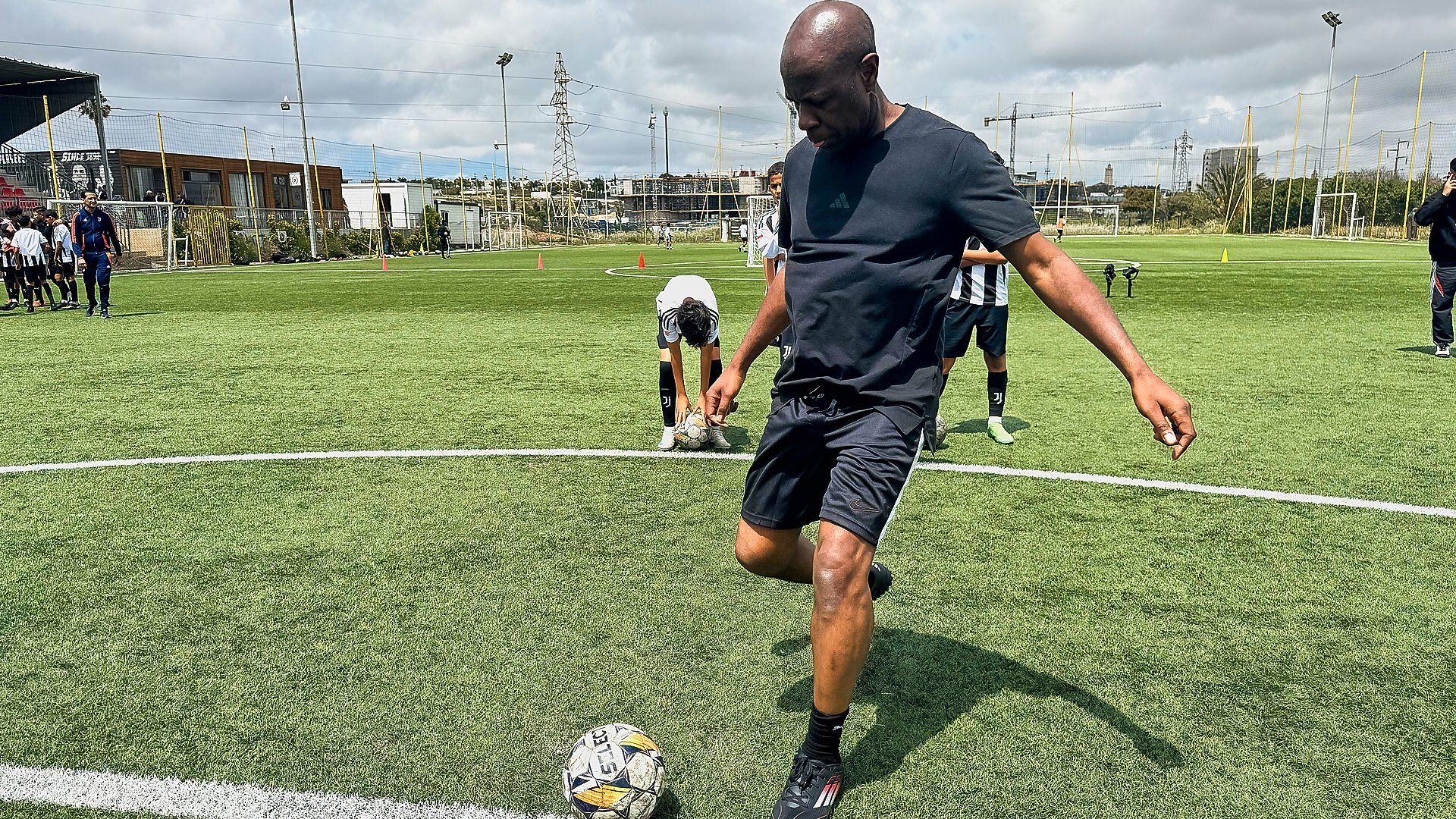 Clive Myrie's African Adventure S1E9 Casablanca