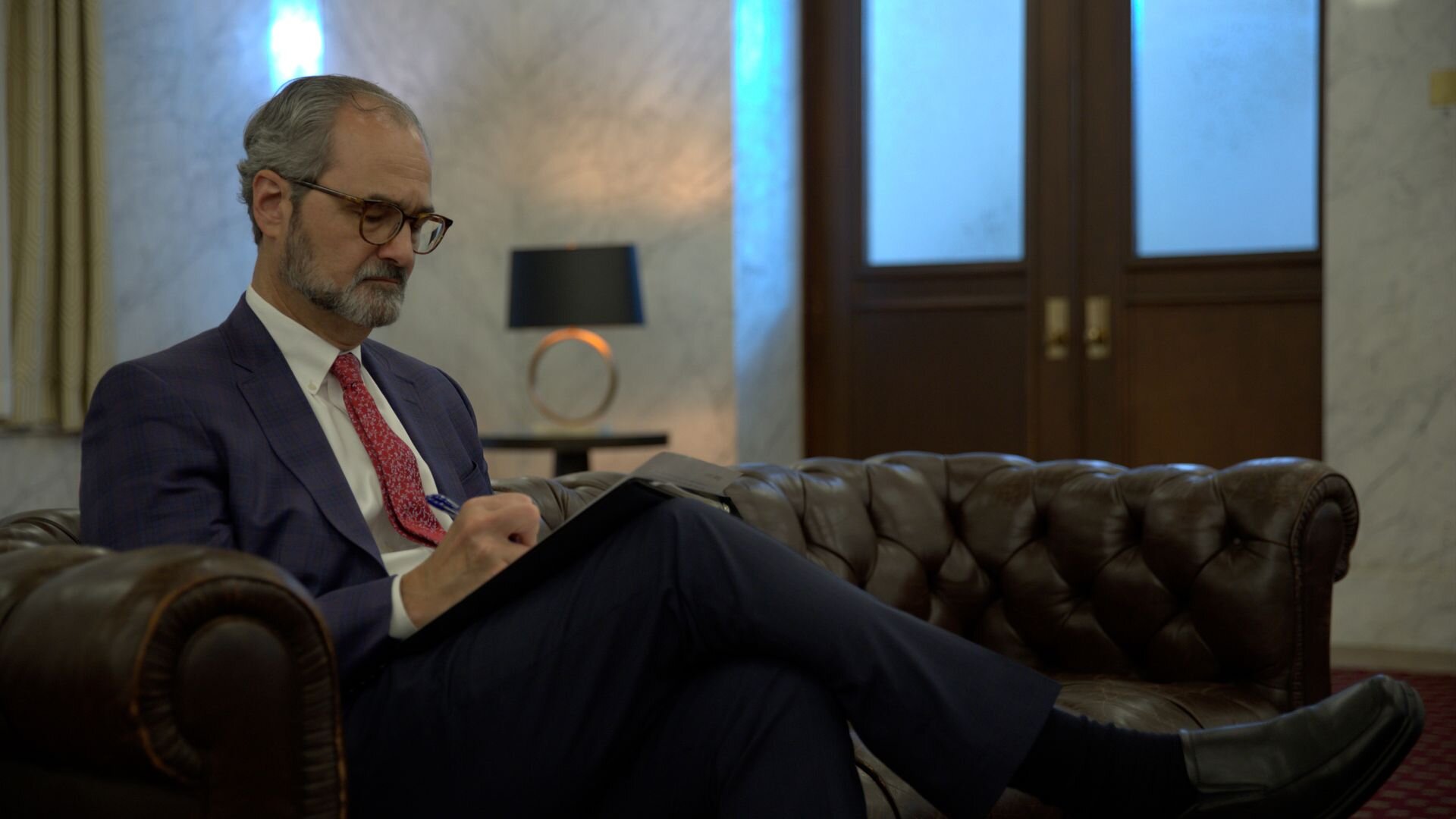 Cursed Gold: A Shipwreck Scandal S1E3 The Manhunt