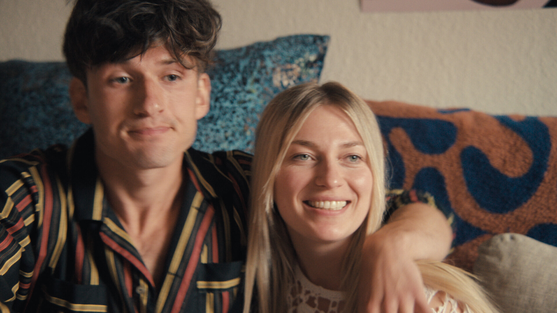 Diary of a Ditched Girl S1E4 Tinder