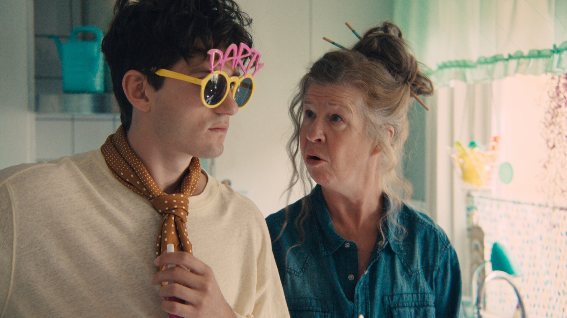 Diary of a Ditched Girl S1E5 Grannen