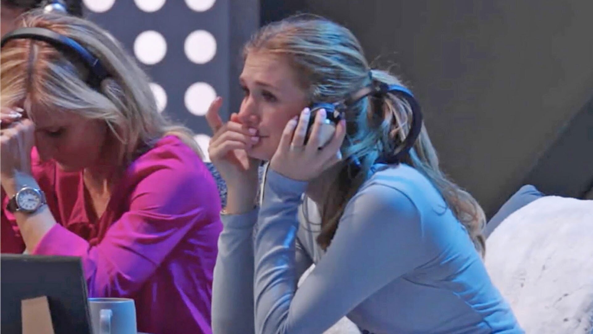 Extracted S2E3 The Longest Night