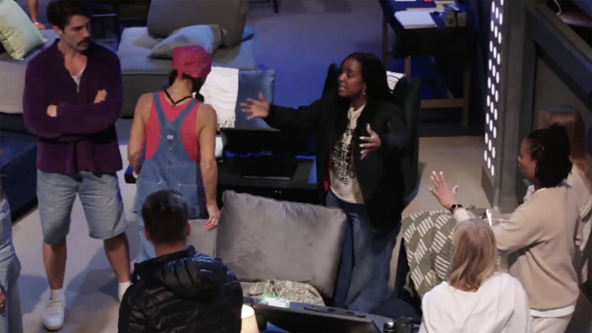 Extracted S2E5 A Juicy Power Play