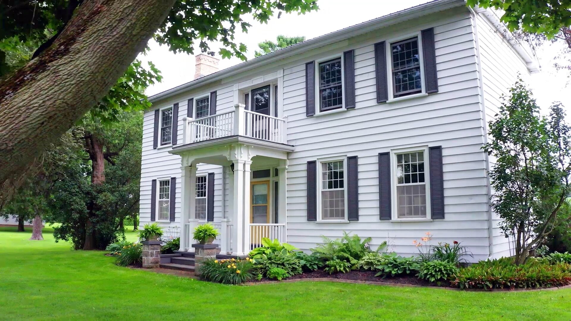 Farmhouse Facelift S1E1 Make It Ours