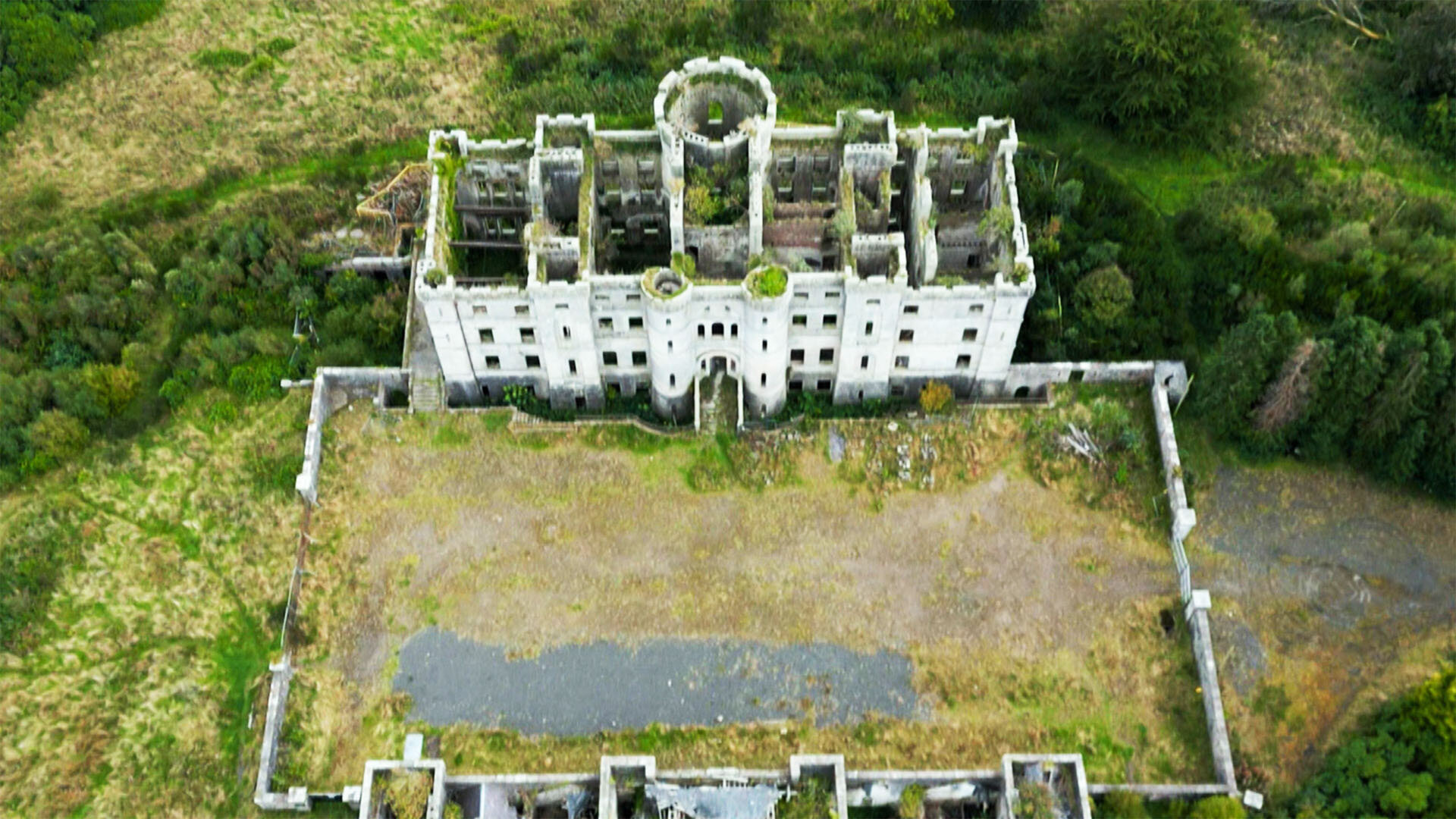 Flying Through History S1E2 Dalquharran Castle