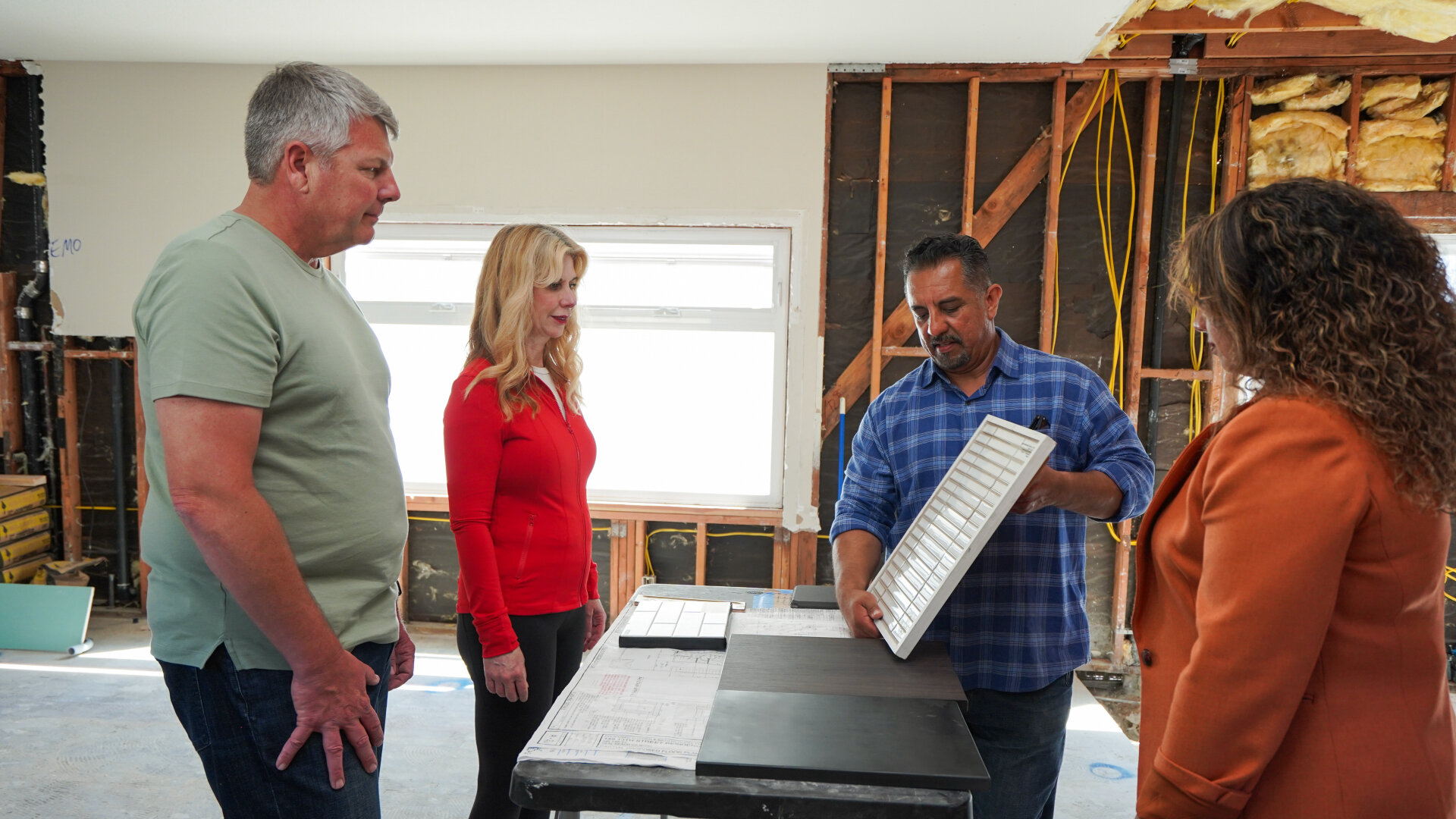 Izzy Does It S1E6 Waterlogged Reno for a Blended Family