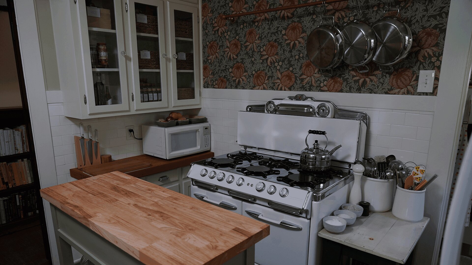 Kitchen Glow Up S1E2 Cluttered Craftsman Clean Up