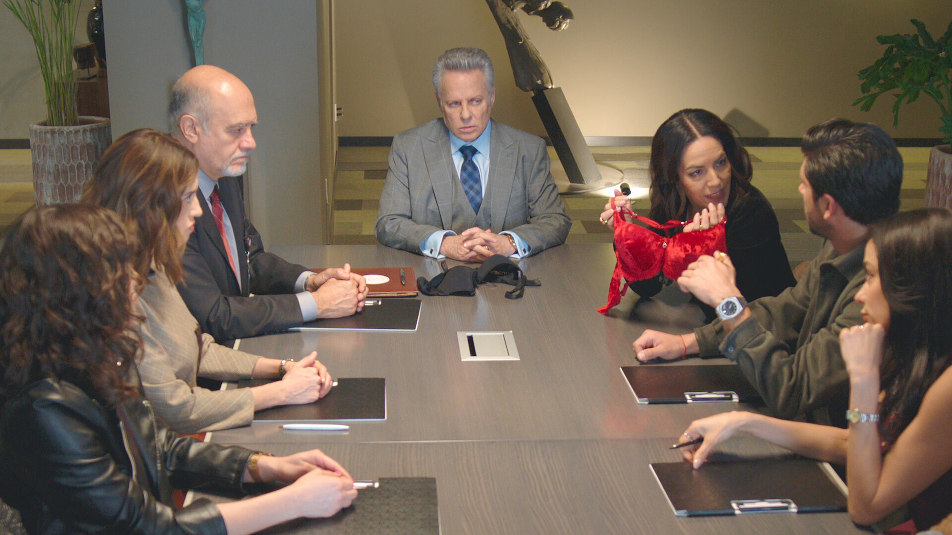 Love from 9 to 5 S1E7 Blofeando