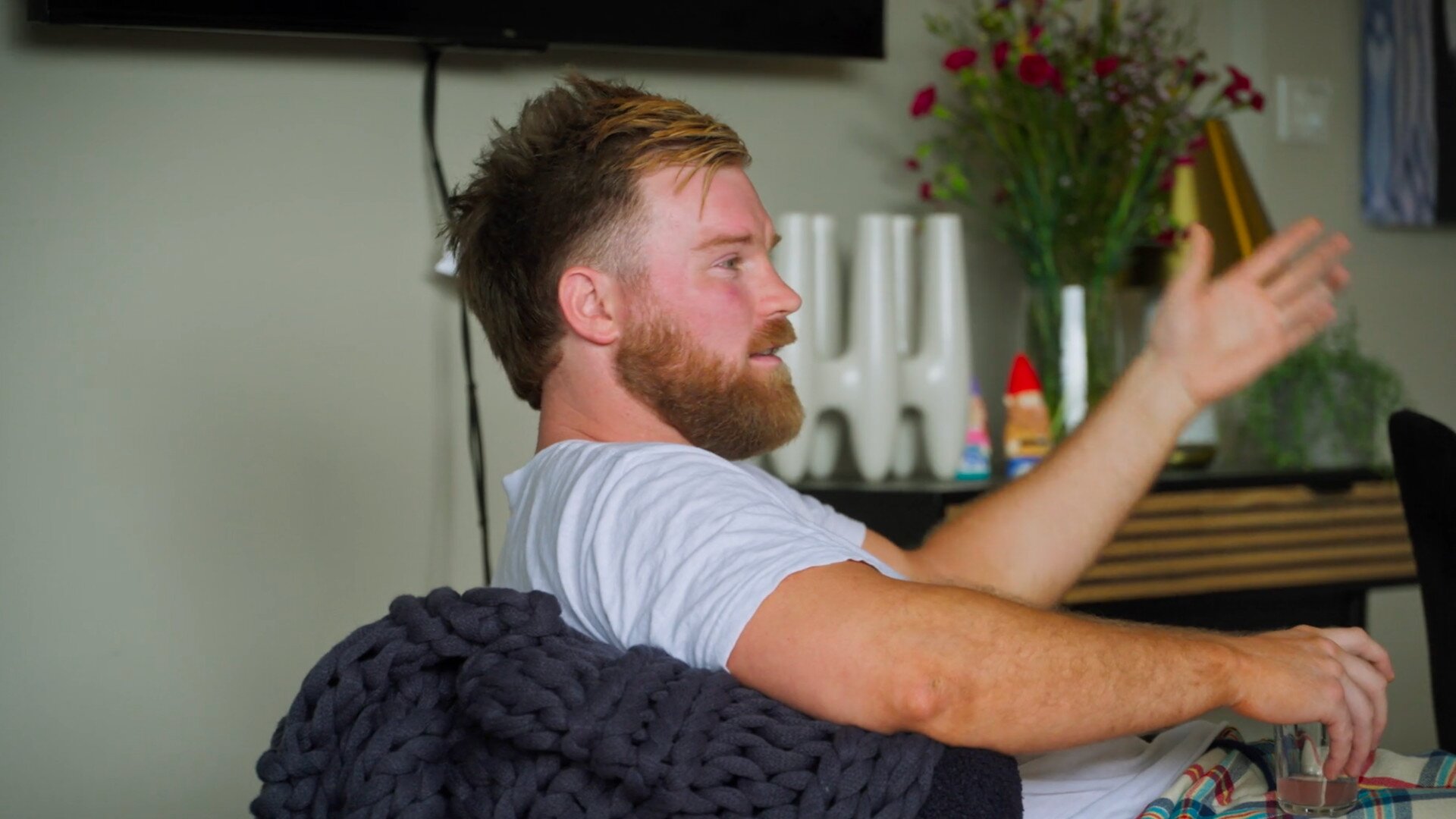 Love Triangle S3E4 I'd Like To Get To Know Her