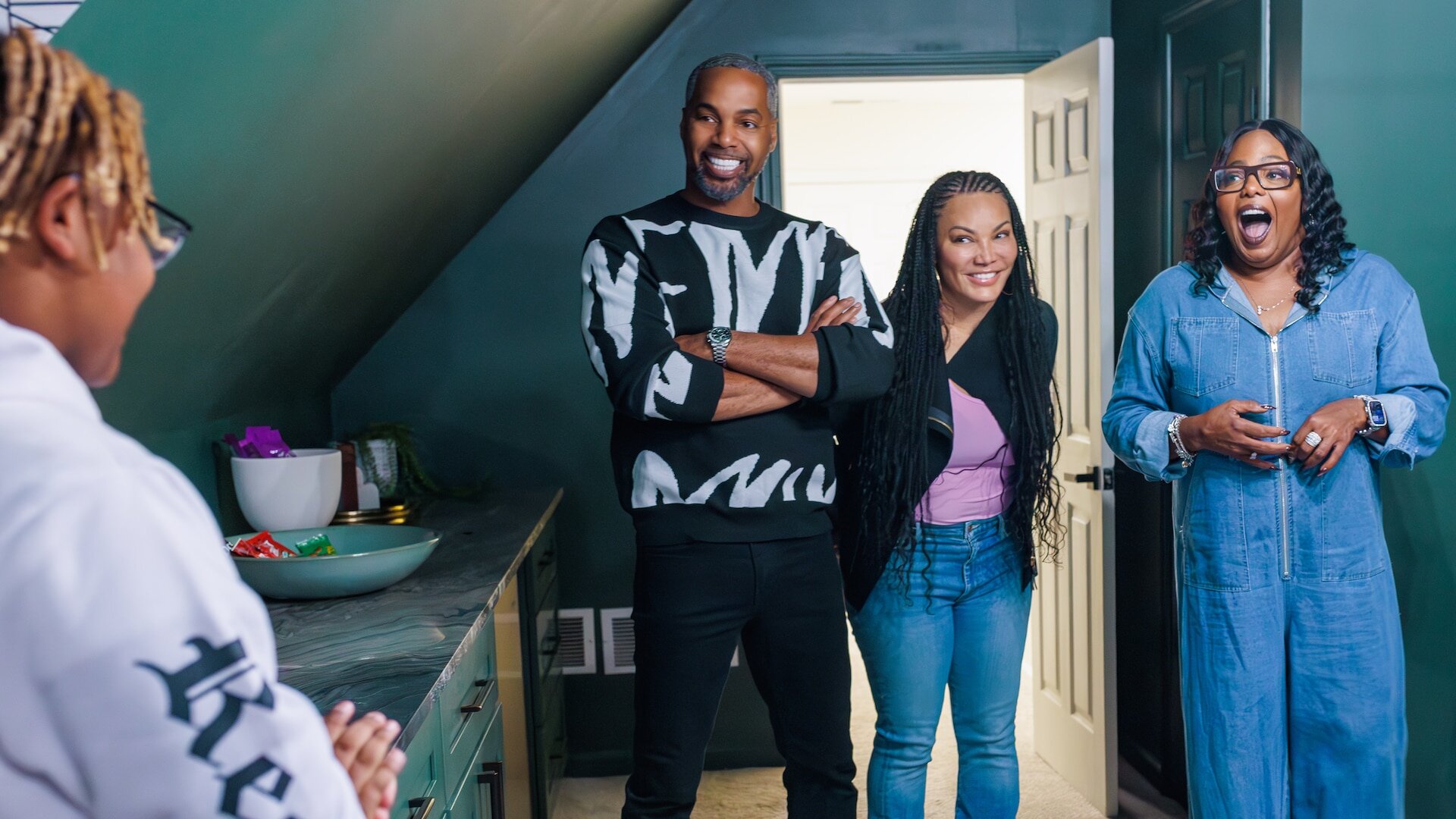 Married to Real Estate S4E4 A Castle for a Comedy Queen