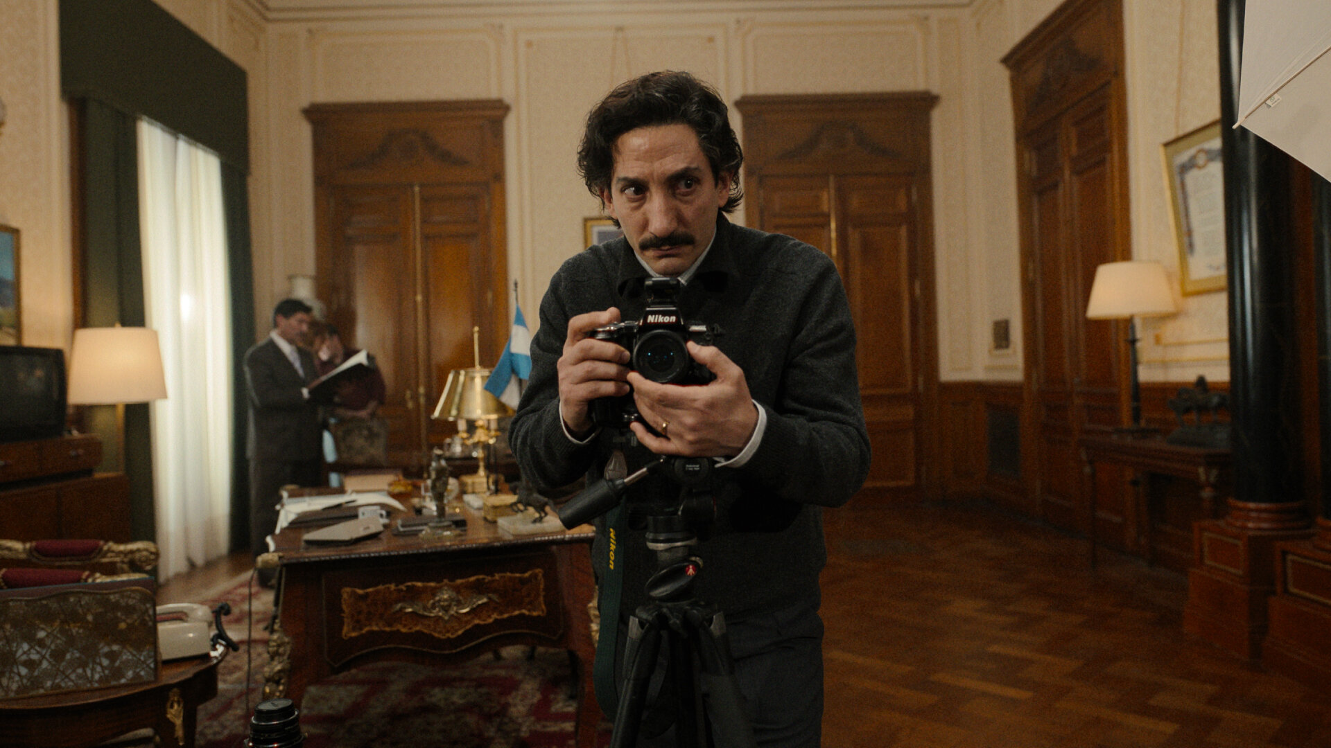 Menem: The President Show S1E6 El hombre dorado