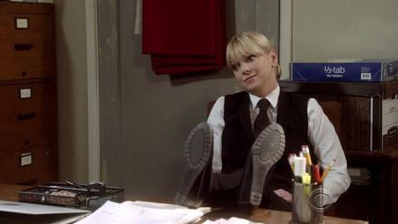 Mom S5E9 Teenage Vampires and a White Russian