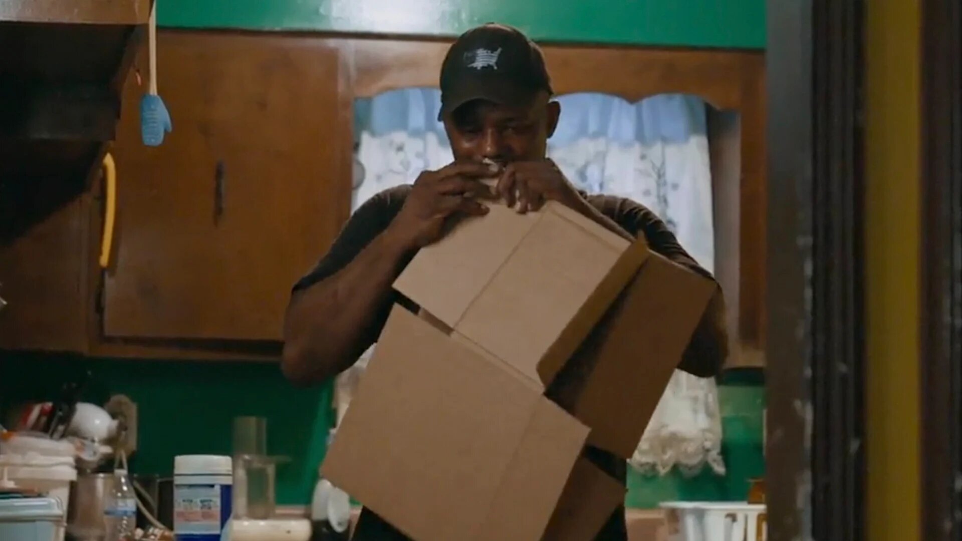 My Strange Addiction S7E4 Hot Glue Eater, Cardboard Consumption, Breastfeeding