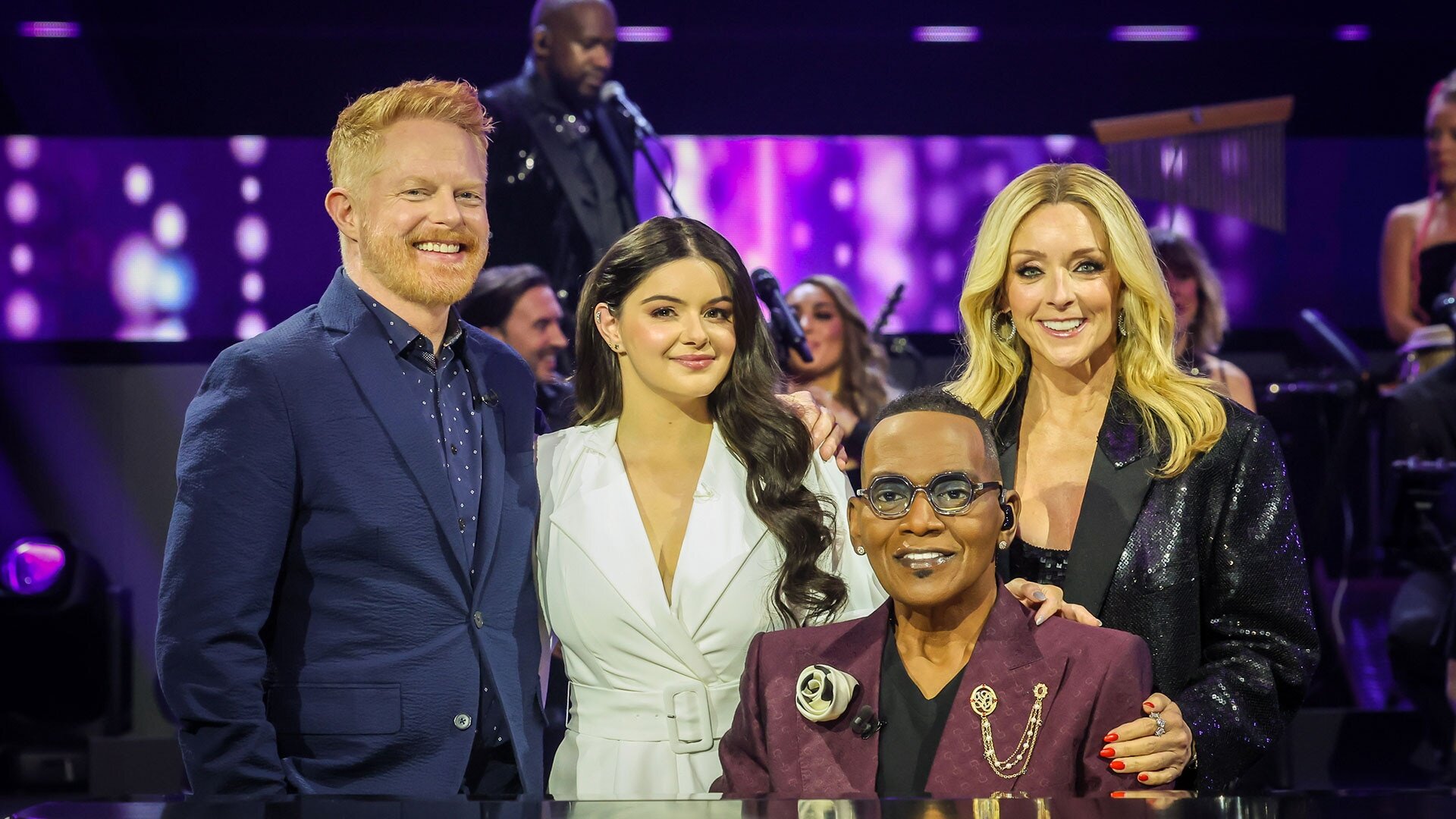 Name That Tune S5E1 Modern Family Tunes