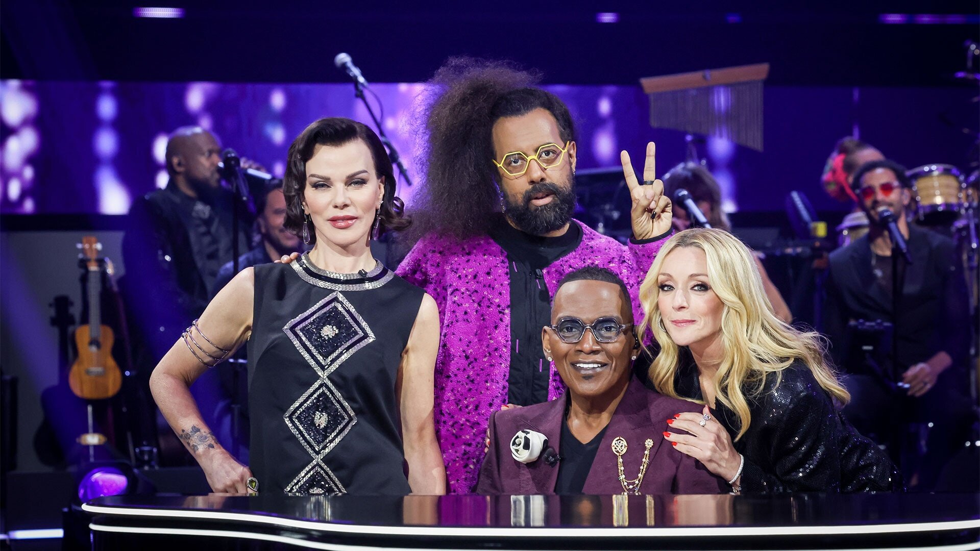 Name That Tune S5E10 TV Stars on Shuffle