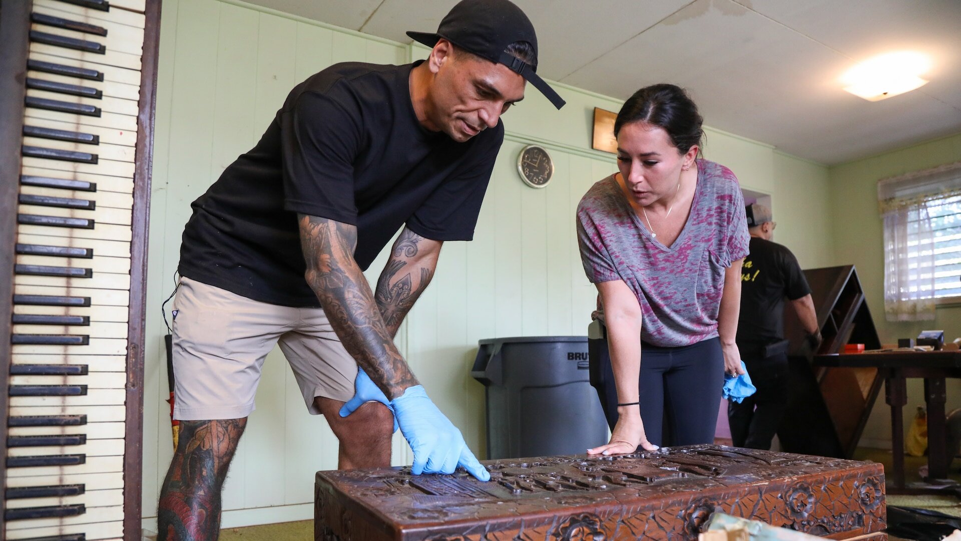 Renovation Aloha S2E1 Junk in Pearl City