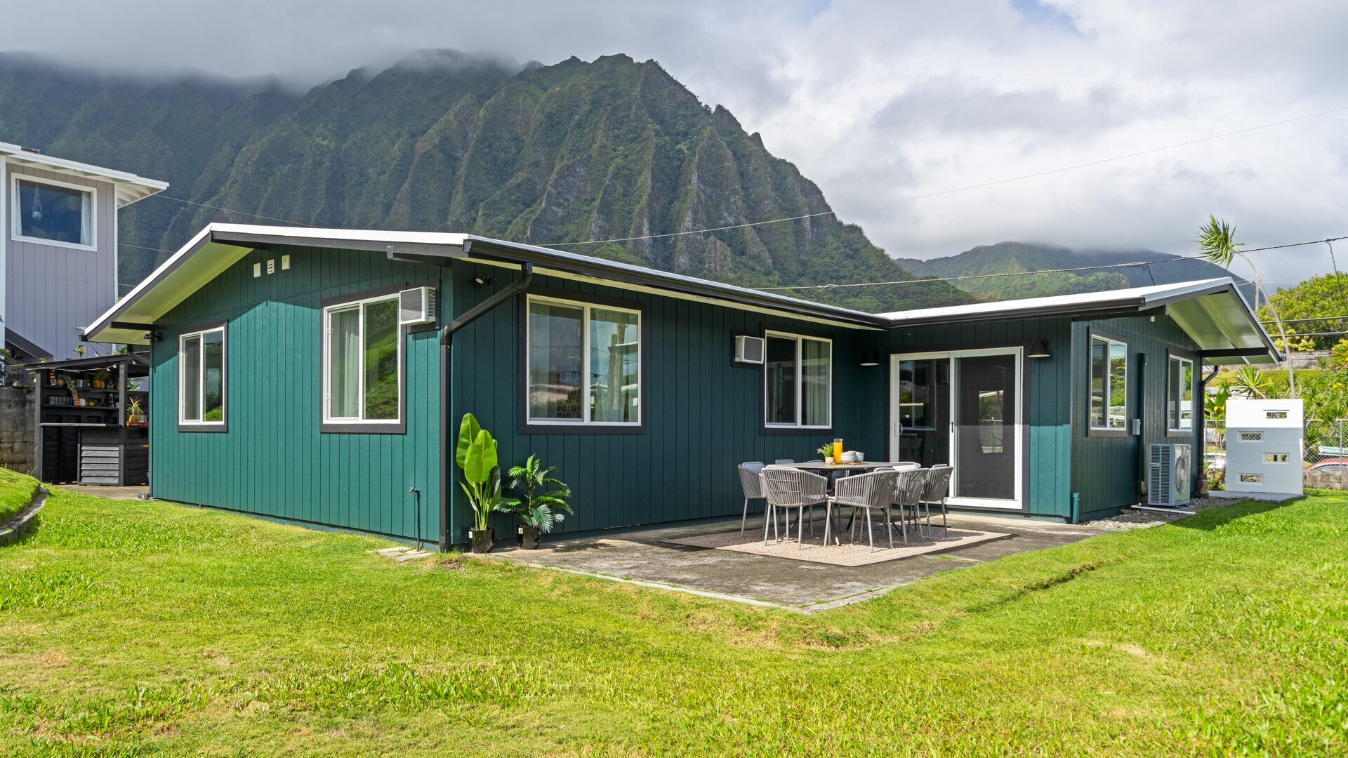 Renovation Aloha S2E5 Surf Board House