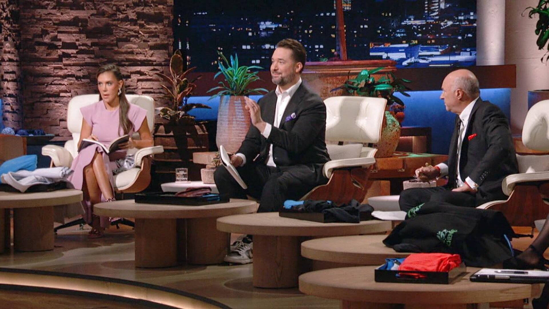 Shark Tank S17E4 Startup Legend Alexis Ohanian Makes His Mark