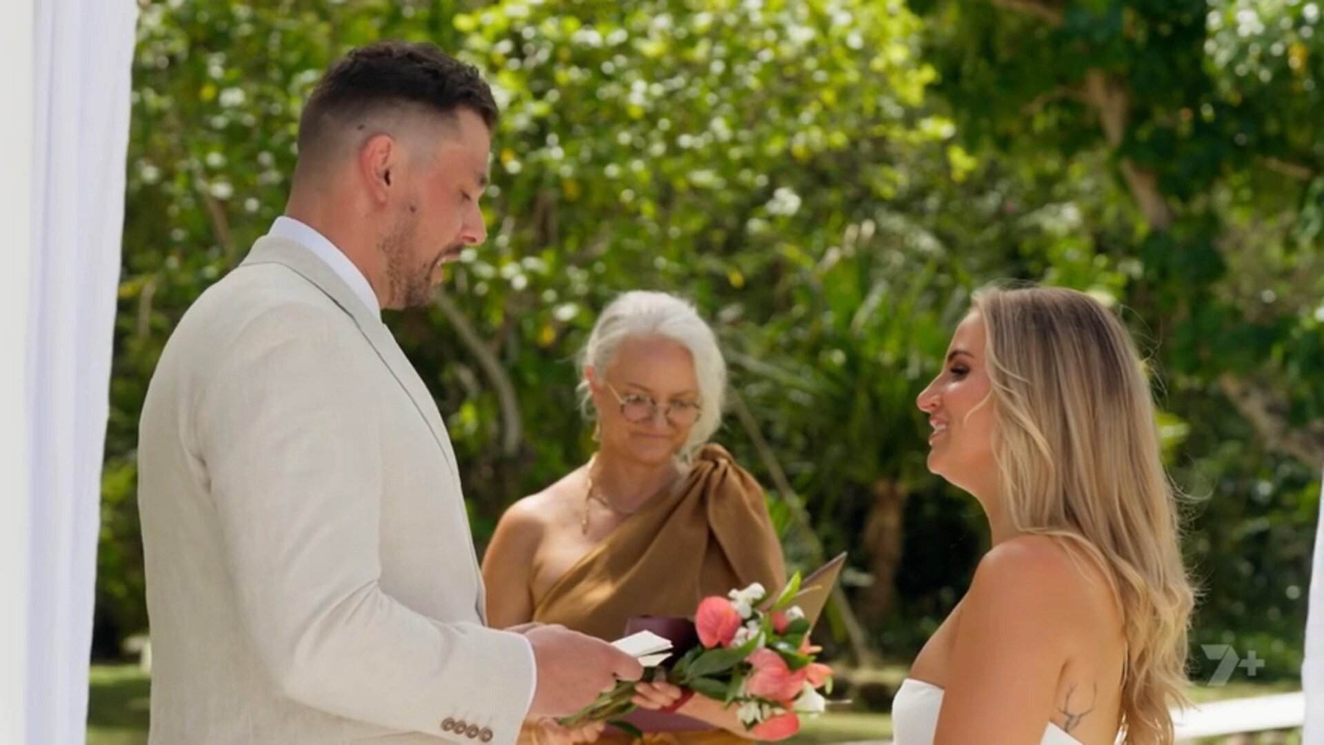 Stranded on Honeymoon Island S1E1 Episode 1