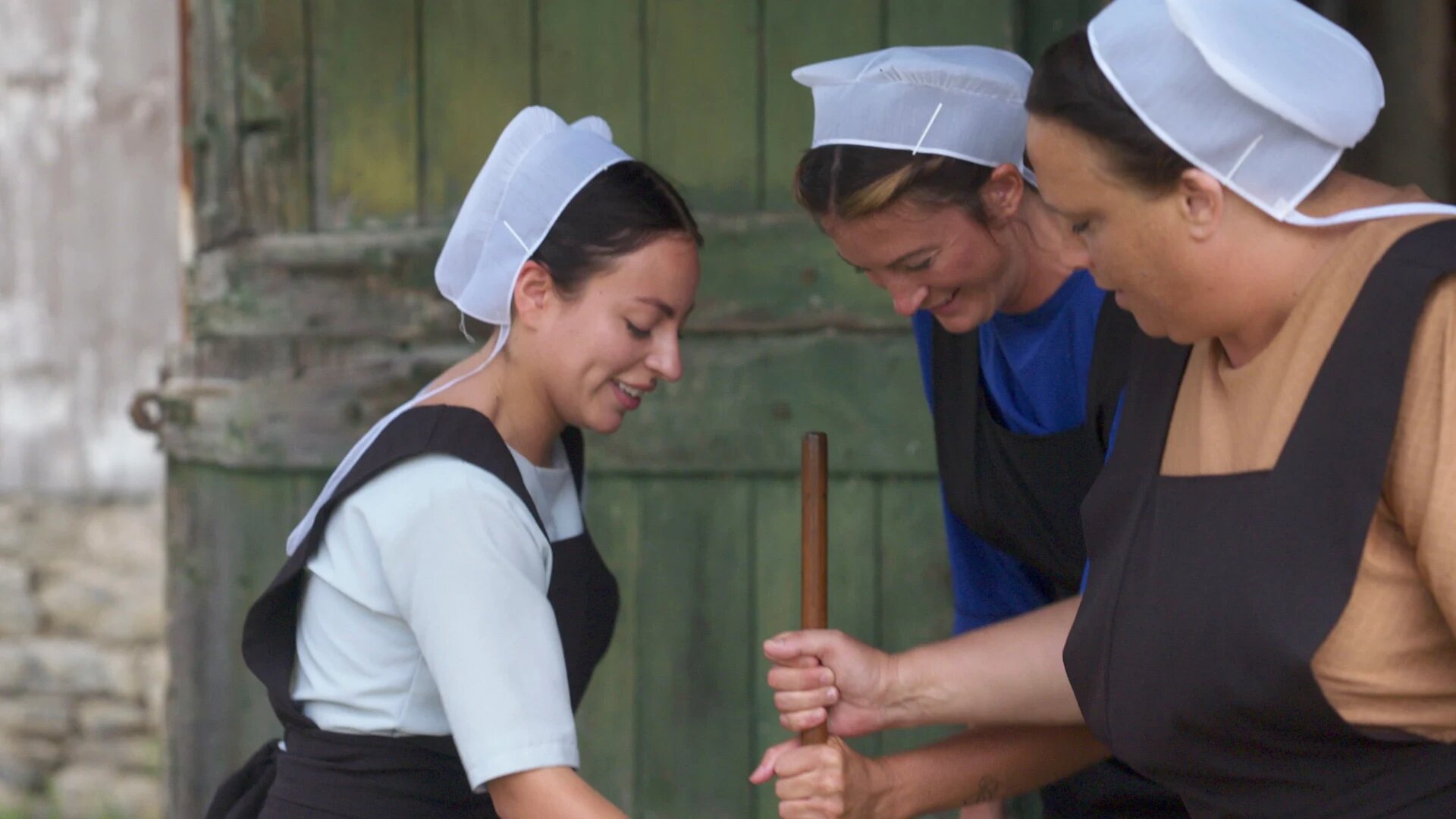 Suddenly Amish S1E4 Love Your Neighbor