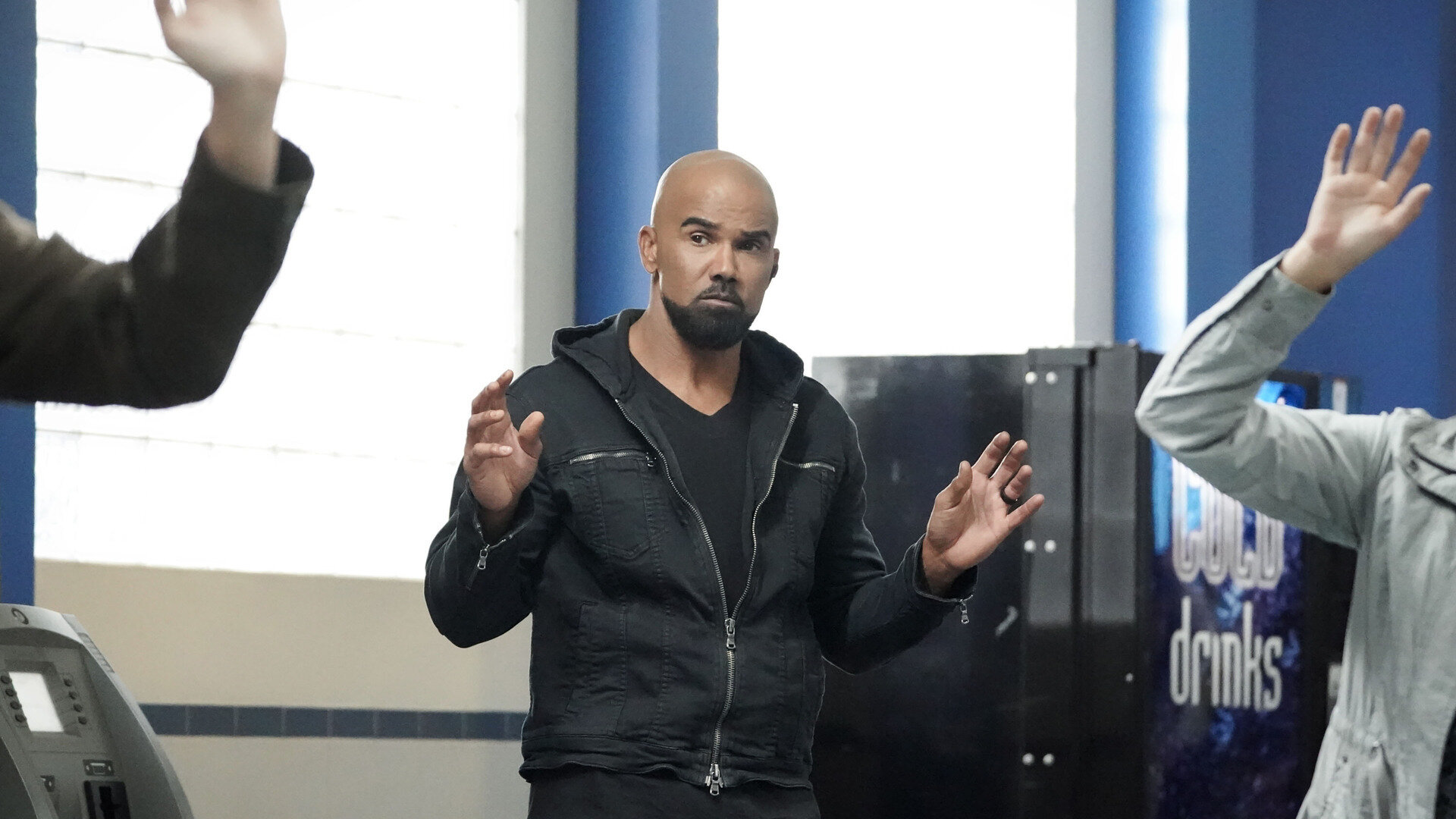 S.W.A.T. S8E15 Hostages