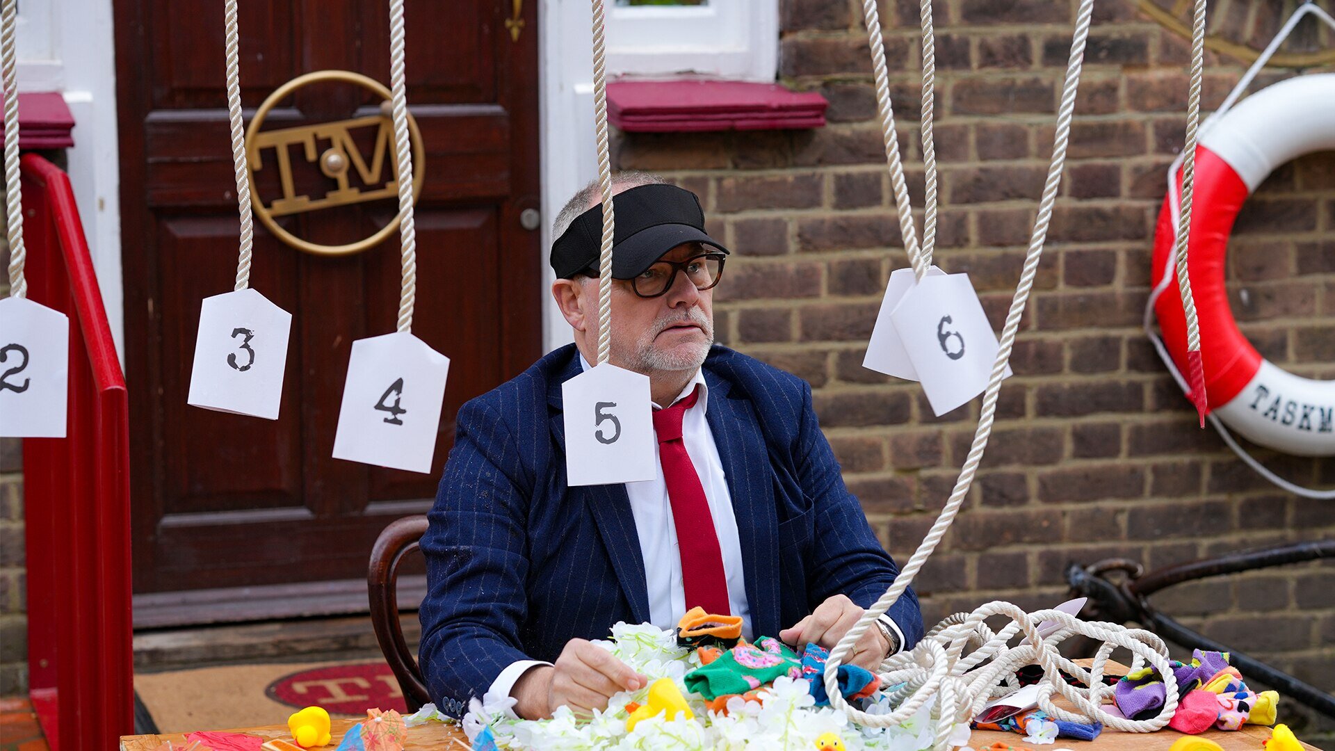 Taskmaster S18E7 Captain Jackie and The Hotdog