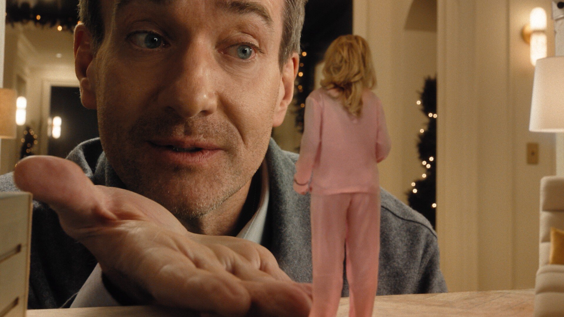 The Miniature Wife S1E2 Merry Christmas, Lindy!