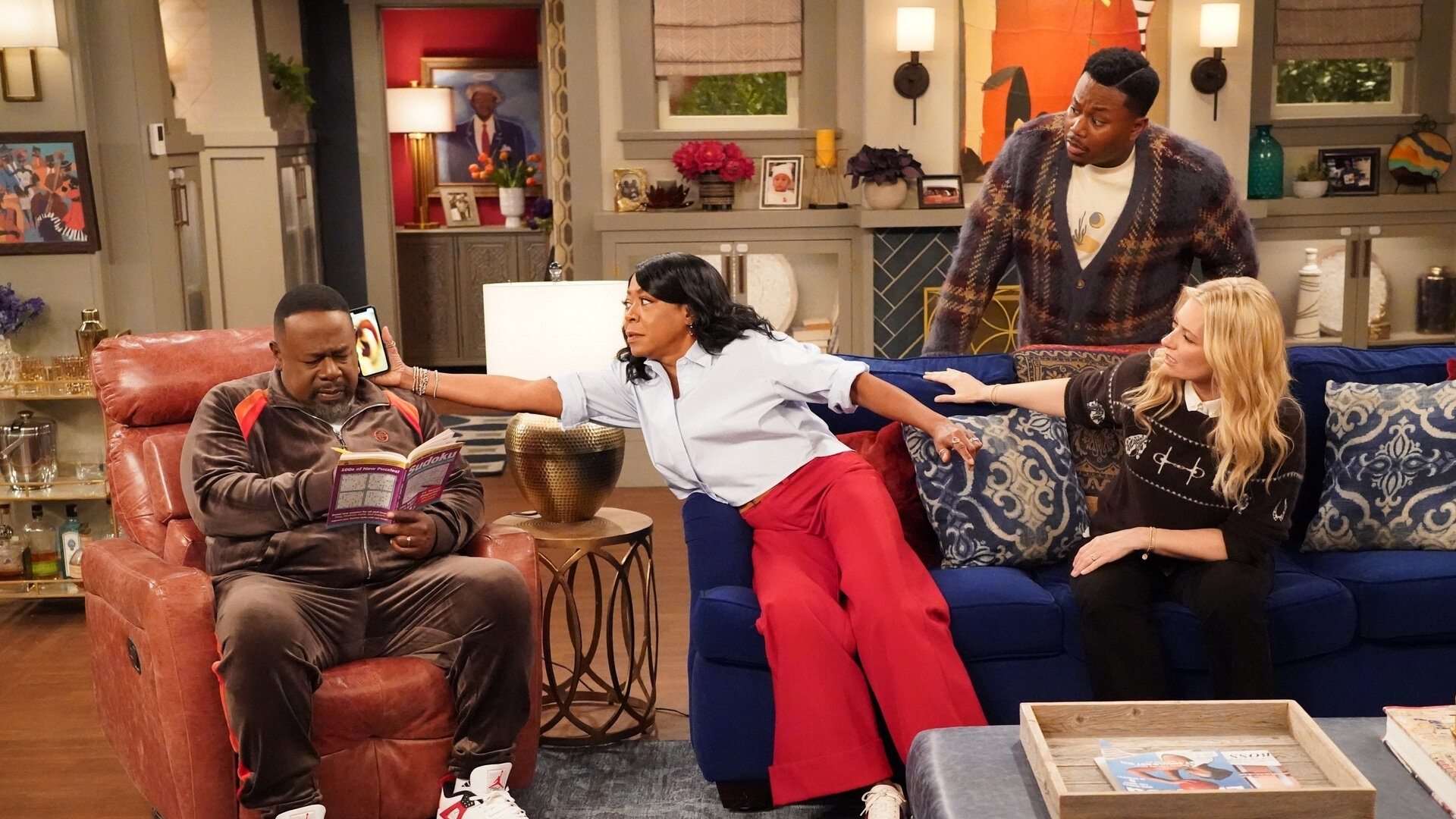 The Neighborhood S8E10 Welcome to the Hoodwink