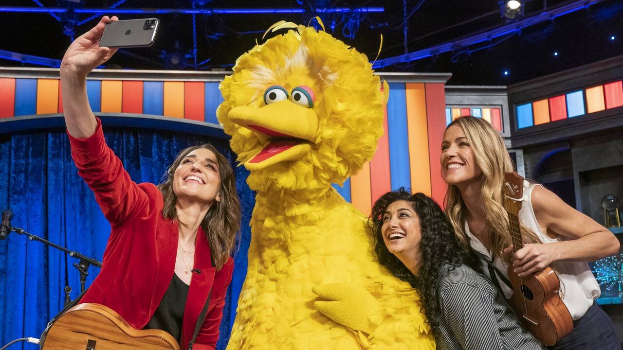 The Not Too Late Show with Elmo S1E12 Olivia Wilde / Sara Bareilles