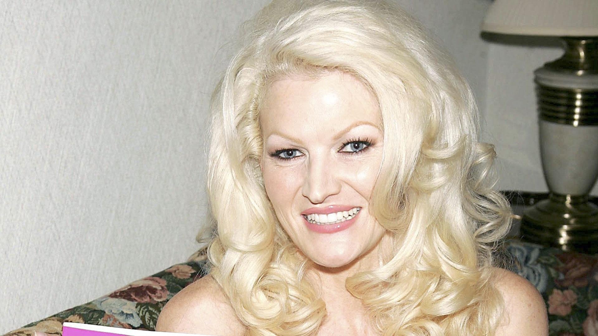 The Playboy Murders S2E7 Playboy Model Tells All