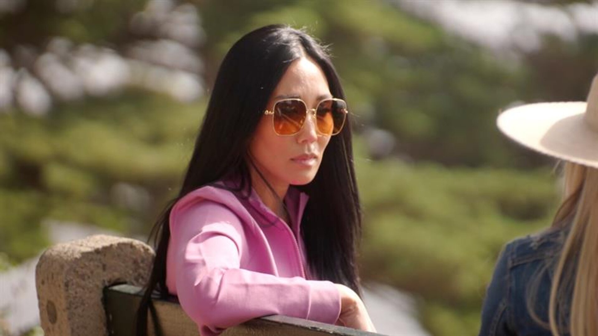 The Real Housewives of Orange County S19E2 Old Faces, New Places