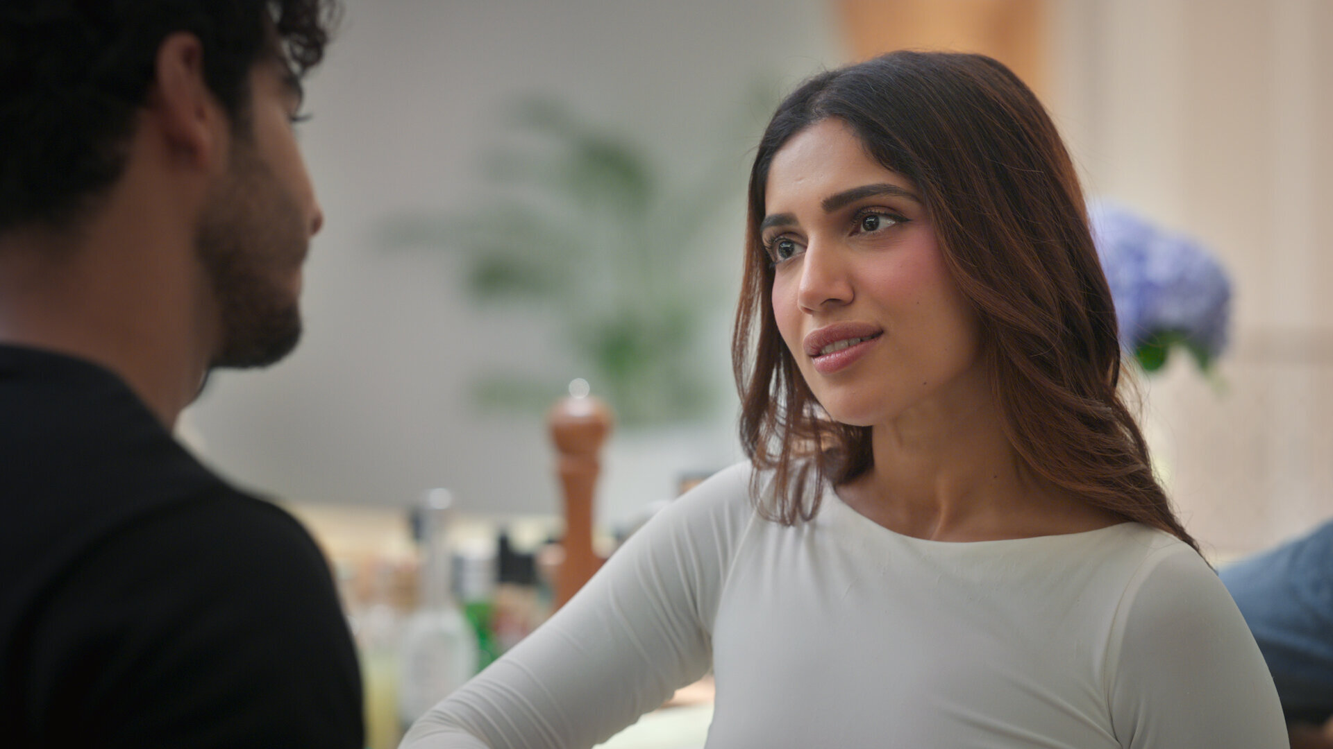 The Royals S1E1 A Royal Misunderstanding.