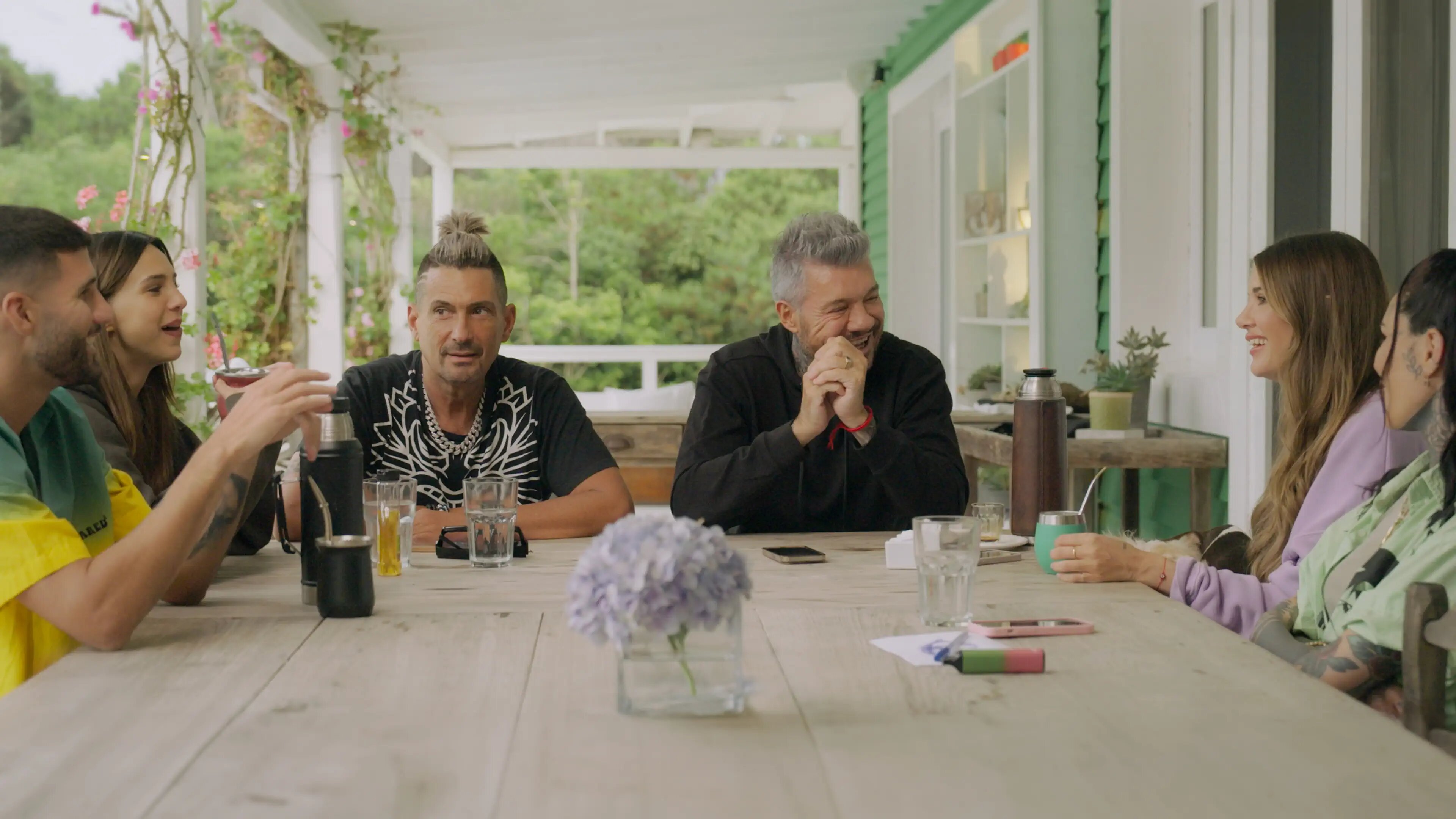 The Tinellis S1E2 Una familia confundida