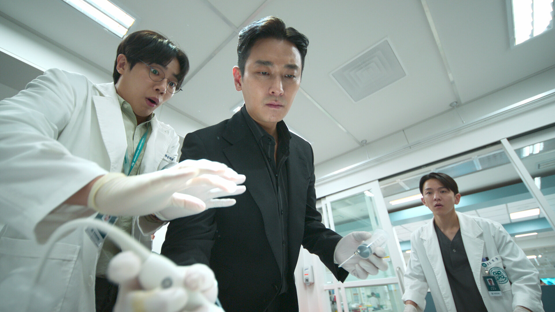 The Trauma Code: Heroes on Call S1E1 Enter Doctor Maniac