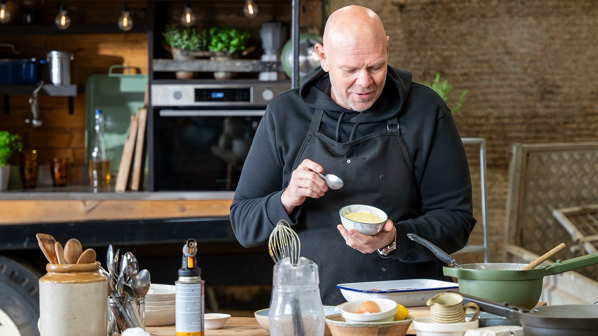 Tom Kerridge Cooks Britain S1E3 Cornwall - Sardines and Milk