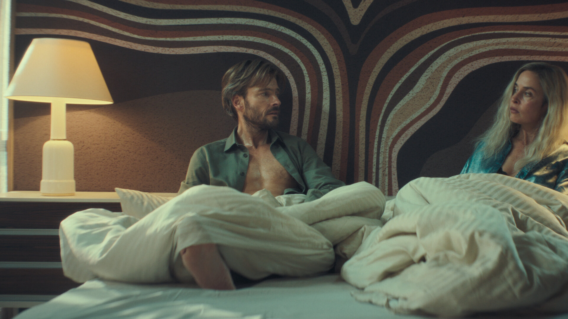 Unfamiliar S1E4 Was haben wir getan?